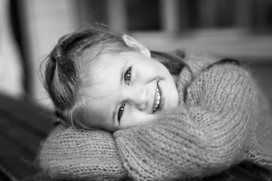 Portrett av Tomine, sort-hvitt